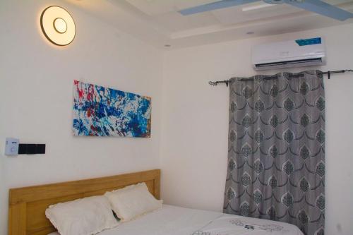 a bedroom with a bed and a window with avertisement at Residence The Champion 2 in Ouidah