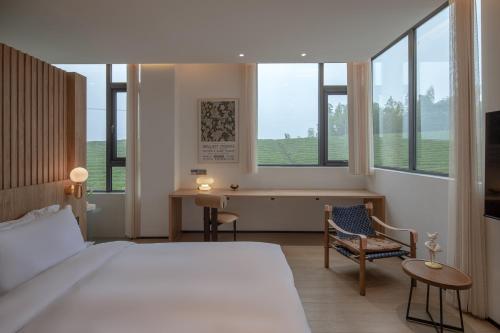 Postel nebo postele na pokoji v ubytování Xinchi Sakura Valley Resort