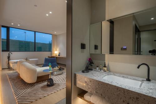 Koupelna v ubytování Xinchi Sakura Valley Resort