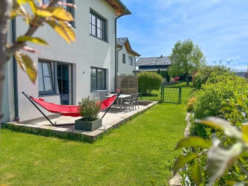 Zahrada ubytování "SONNTAGSGLÜCK" - Premium Apartments Seekirchen, ruhiges Feriendomizil im Grünen, gemeinsamer Poolarea