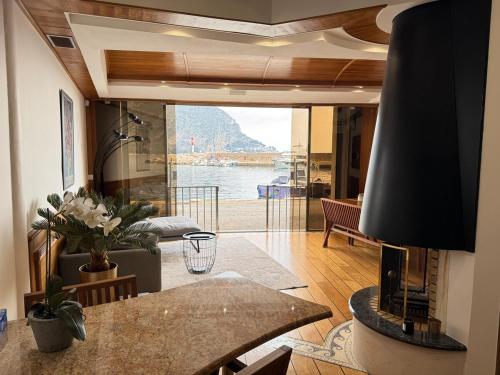 Seaside Serenity, Portside Apartment