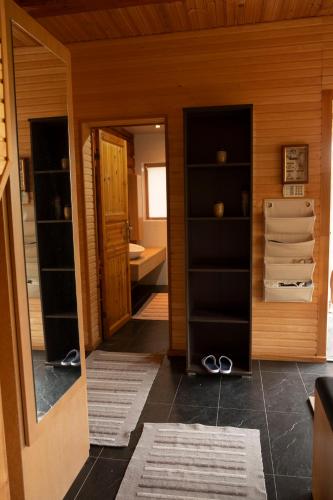 a room with a hallway with a door and shelves at Viesu nams ''Laukezers'' in Vilciņi