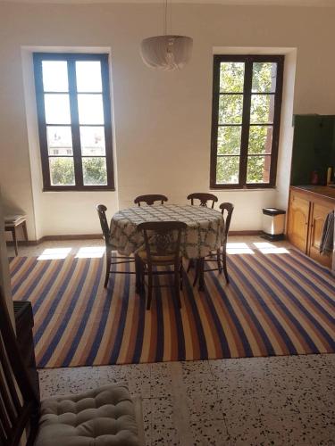 Photo de la galerie de l'établissement Entire 19th century 120m Belle Epoque Bedarieux 34600, à Bédarieux