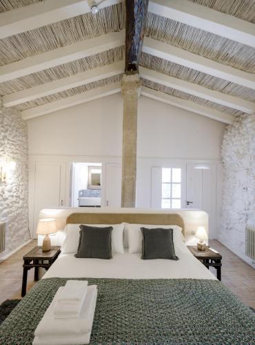 Ein Bett oder Betten in einem Zimmer der Unterkunft Hotel Castell de Vallgornera