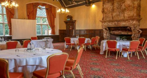 Zona de estar de Best Western PLUS Grim's Dyke Hotel