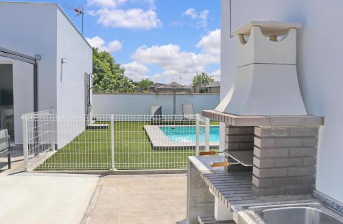 a view of the backyard of a house with a swimming pool at Chalet Ruperto III in Conil de la Frontera