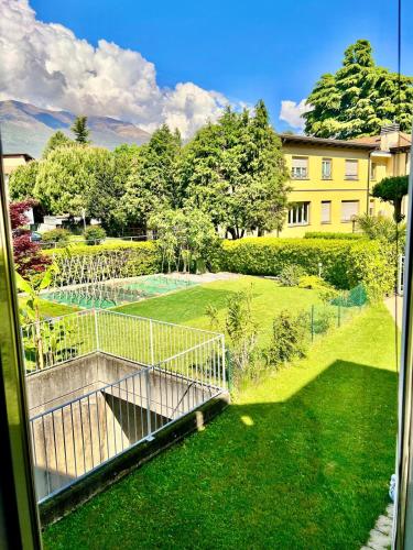 a view of a garden from a window at house prua a step from the lake in Bellano