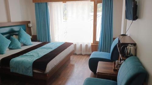 Postel nebo postele na pokoji v ubytování Tirthan Villa Resort