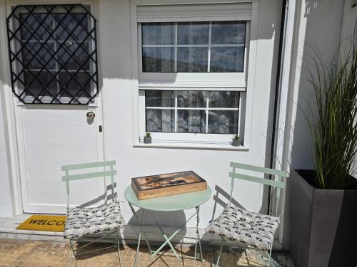 Kiki's comfort stay in West Athens