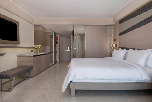 Ένα ή περισσότερα κρεβάτια σε δωμάτιο στο Rixos Premium Tekirova - The Land of Legends Access