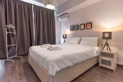 Industrial-Style Apt in Psyrri, Walk to Acropolis