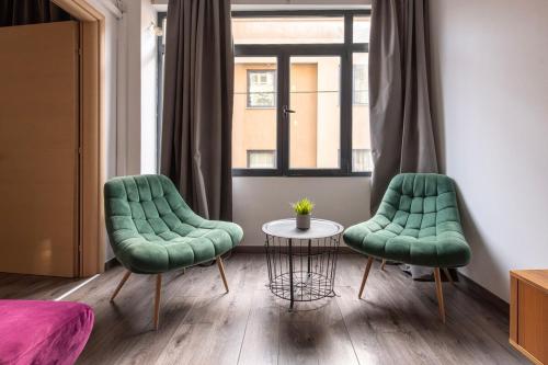 Industrial-Style Apt in Psyrri, Walk to Acropolis