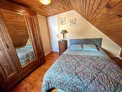 a bedroom with a bed and a mirror in a room at Lovely family house near the sea for 8 in Plestin-les-Grèves