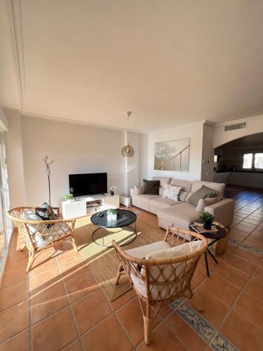 Amazing Casa Sienna, with a shared pool