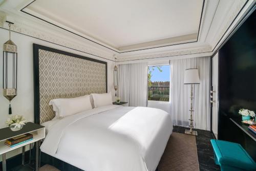 Una cama o camas en una habitación de Sofitel Marrakech Palais Impérial & Spa