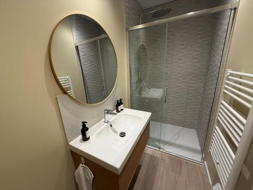 a bathroom with a sink and a shower and a mirror at Suite du Spa 1 - Parking Privé Gratuit in Reims