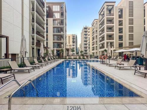 Family 2BR Near Creek, Shops, Dining & Top Attractions