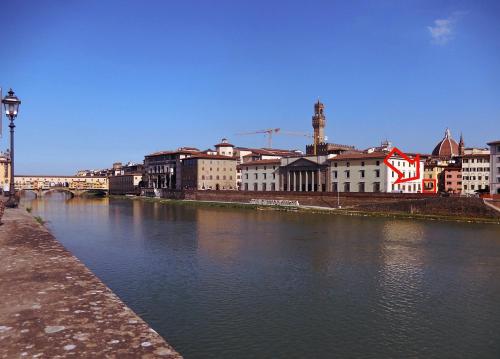 3 Master Bedrooms With Balcony on the River with Views
