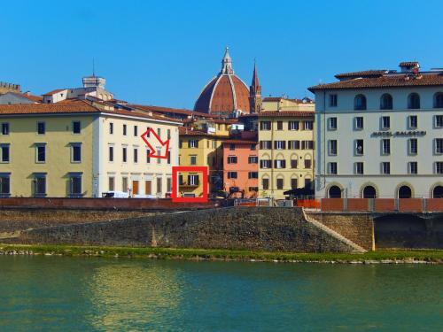 3 Master Bedrooms With Balcony on the River with Views
