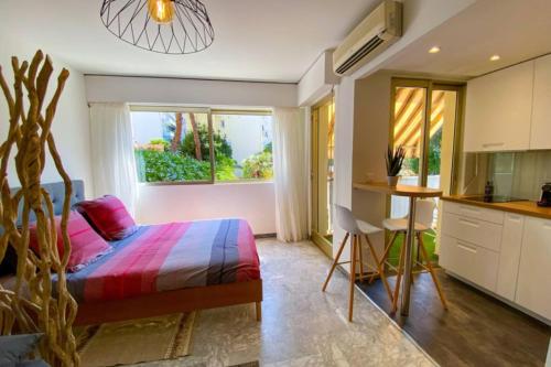 Photo de la galerie de l'établissement Charming flat with balcony in Juan Les Pins, à Antibes