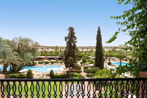 La alberca dentro o cerca de Sofitel Marrakech Palais Impérial & Spa