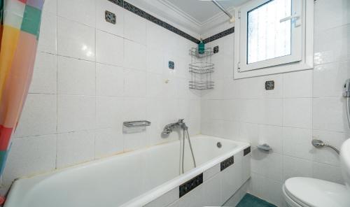Spacious 3-Bedroom Apartment in Neos Kosmos by ΜΡS