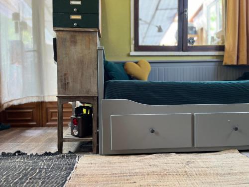 Χώρος καθιστικού στο UpCycling Cabane Experience