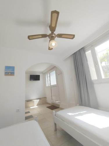 Postel nebo postele na pokoji v ubytování Dandelion Paros Apartments III-IV