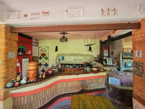 a kitchen with a counter top in a room at Canto Verde Pousada in Lençóis