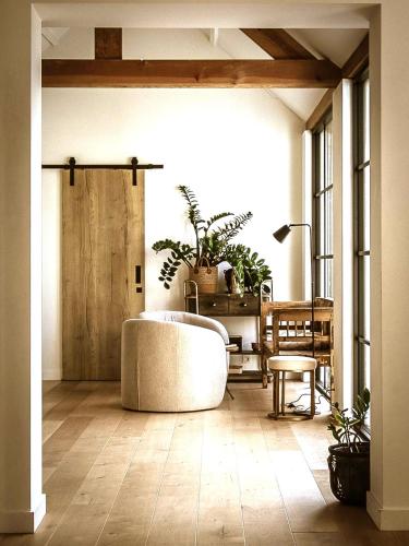 a large room with a tub and a table with plants at Vakantiehuis Zand7 in Lommel