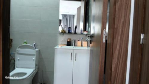 Ένα μπάνιο στο Appartamento Residence L'orchidèe
