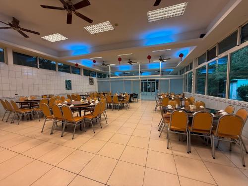 a banquet hall with tables and chairs and blue lights at 自在旅墅山莊 in Guoxing
