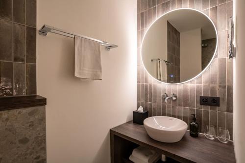 a bathroom with a sink and a mirror at Boutique Hotel Annamaes, Maastricht-Hoge Kempen in Lanaken