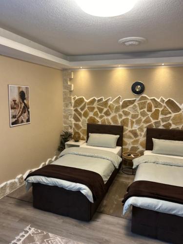 Postel nebo postele na pokoji v ubytování Athos Apartments