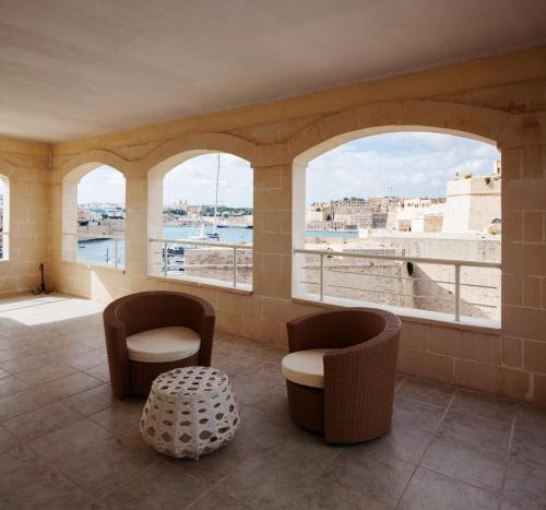Posezení v ubytování Mariette - Large Terrace - Grand Harbour View