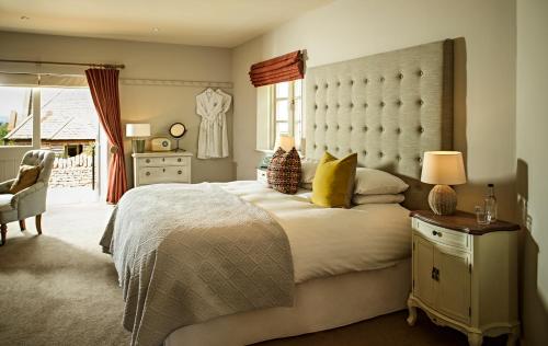a bedroom with a large bed and a window at The Fish Hotel in Broadway