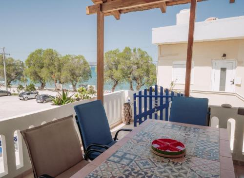 ARETOUSA Seafront House