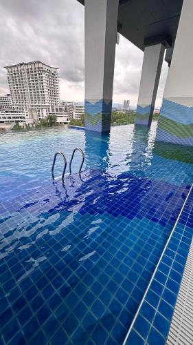Kolam renang di atau dekat dengan JL Homez Bay Suites