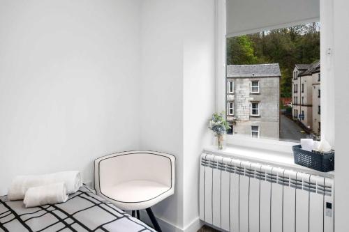 Ένα ή περισσότερα κρεβάτια σε δωμάτιο στο Modern & Bright 2BR Flat - Short Walk to Town