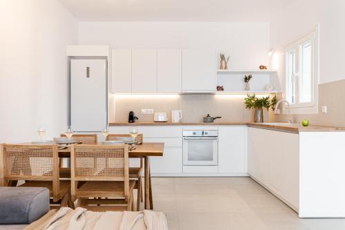 Η κουζίνα ή μικρή κουζίνα στο Roos Villas Naxos