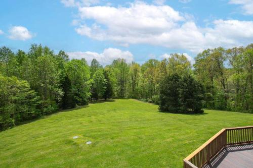 Zahrada ubytování Secluded 18-Acres with Pool Hot Tub Pool Table