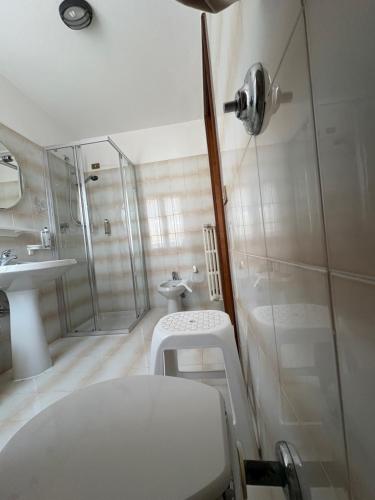 Ein Badezimmer in der Unterkunft Garnì Hotel Tignale