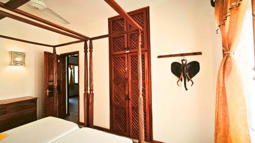 Ένα μπάνιο στο Kisiwa Apartments Watamu - At Ascot Resort -