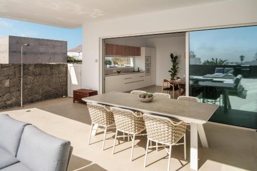 Imagen de la galería de Villas Elements by Alondra, en Puerto del Carmen