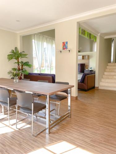 a dining room with a table and chairs at De Lavender Villa 2 in Citaringgul 1