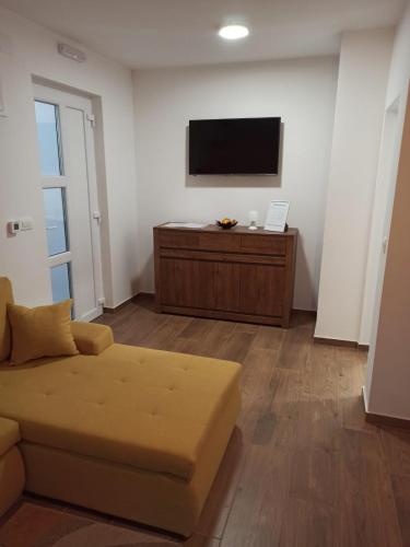 a living room with a couch and a flat screen tv at Apartmani Leptir in Rakovica