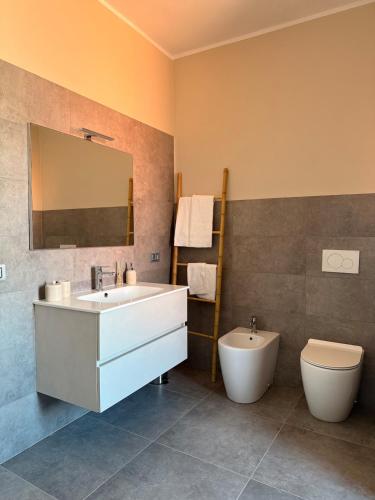 Ένα μπάνιο στο Dimora Canonica - Apartment