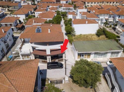 an aerial view of a house in a city at Aria Loft Apartment by the sea in Polykhrono