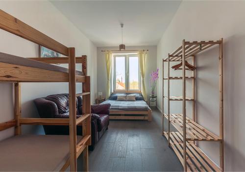 Camera con 2 Letti a Castello e 1 Letto di Apartamenty Laguna CudNajem a Tolkmicko