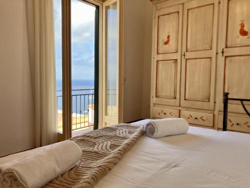 Ένα ή περισσότερα κρεβάτια σε δωμάτιο στο Grande appartamento con terrazza panoramica a 500mt dal mare
